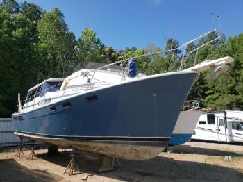  Salvage Bayliner Boat