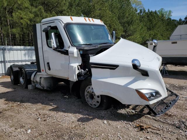  Salvage Freightliner Cascadia 1