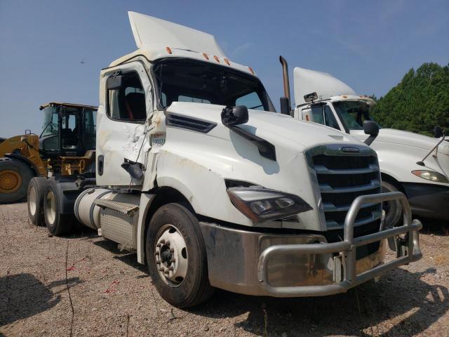  Salvage Freightliner Cascadia 1