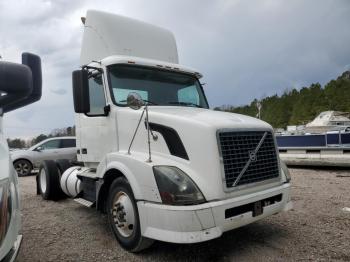 Salvage Volvo Vn