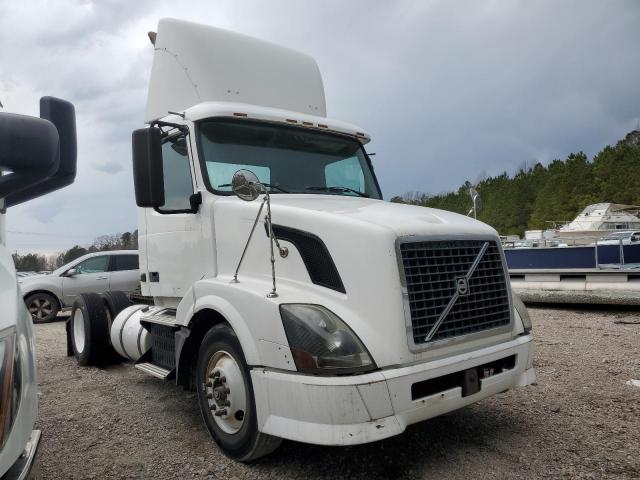  Salvage Volvo Vn