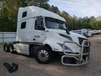  Salvage Volvo Vn
