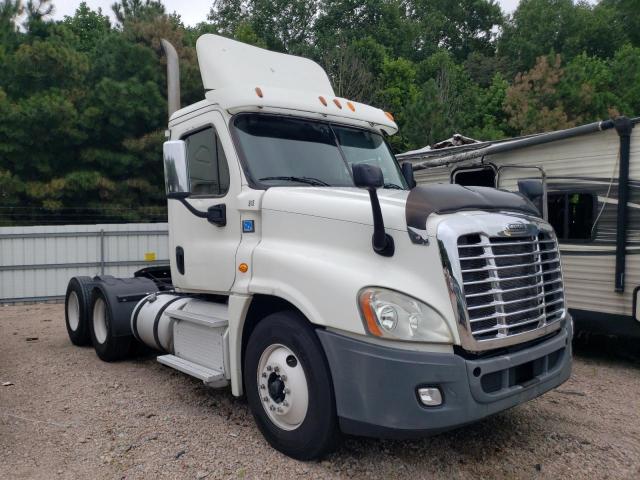  Salvage Freightliner Cascadia 1