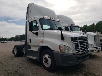  Salvage Freightliner Cascadia 1