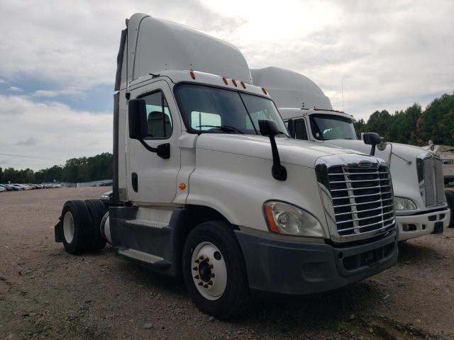  Salvage Freightliner Cascadia 1