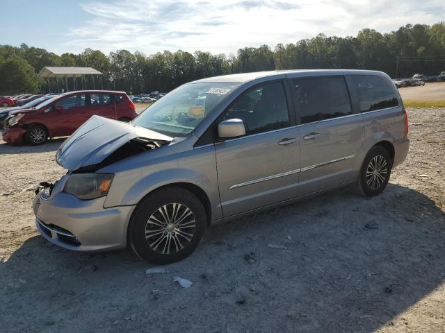  Salvage Chrysler Minivan