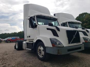  Salvage Volvo Vnl