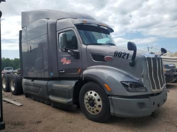  Salvage Peterbilt 579
