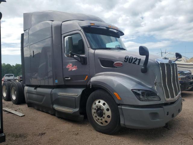  Salvage Peterbilt 579