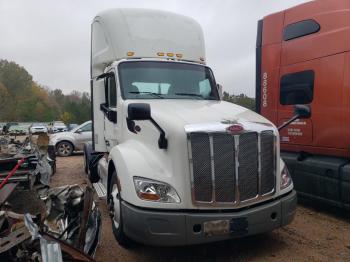  Salvage Peterbilt 579