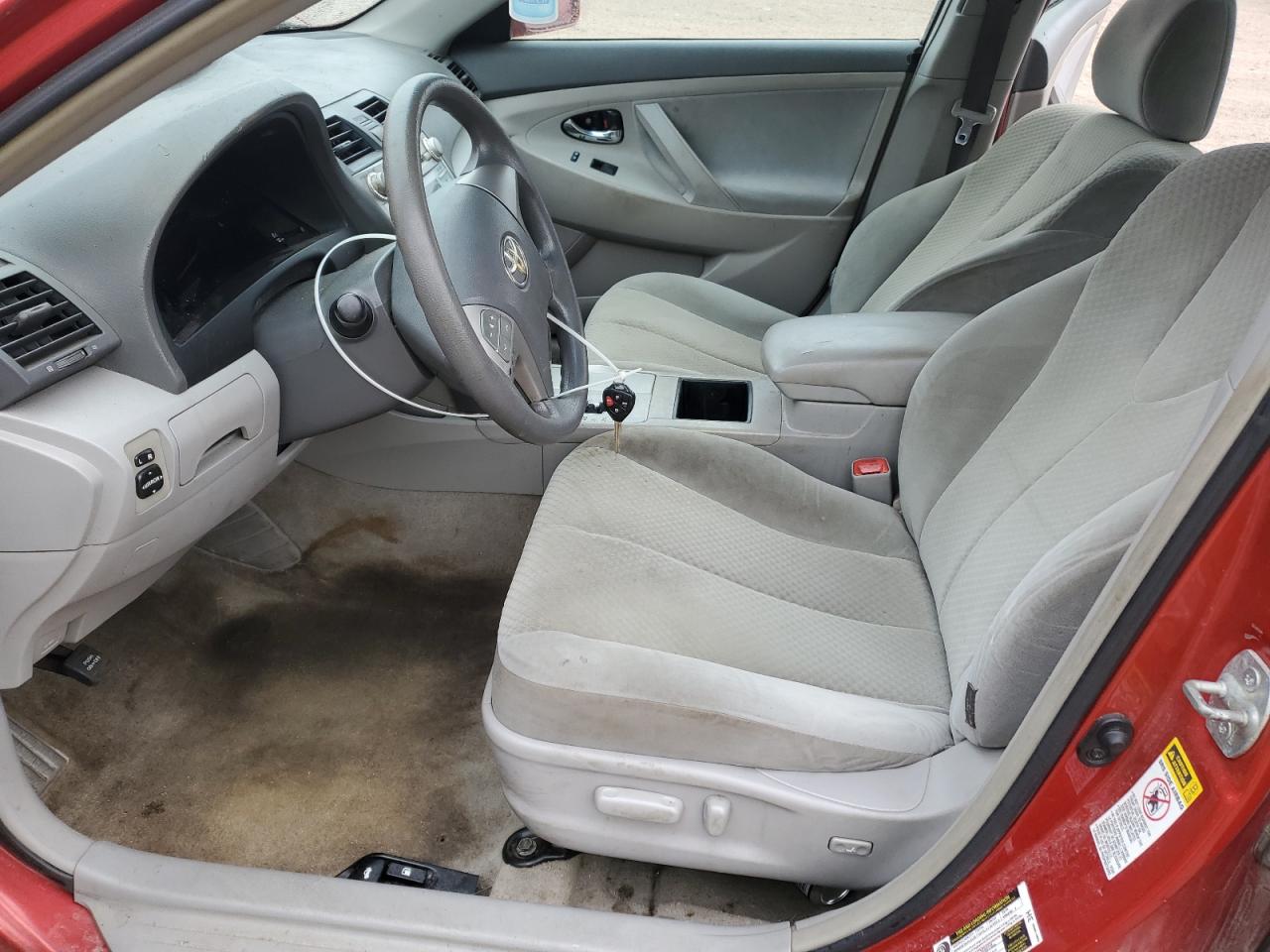 Toyota Camry Base Image 7