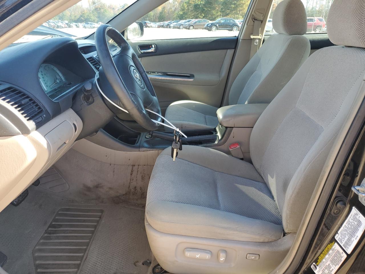 Toyota Camry Le Image 5