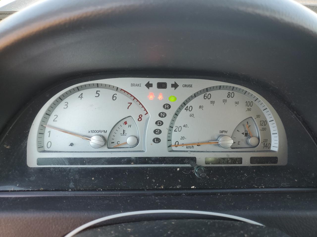 Toyota Camry Le Image 9