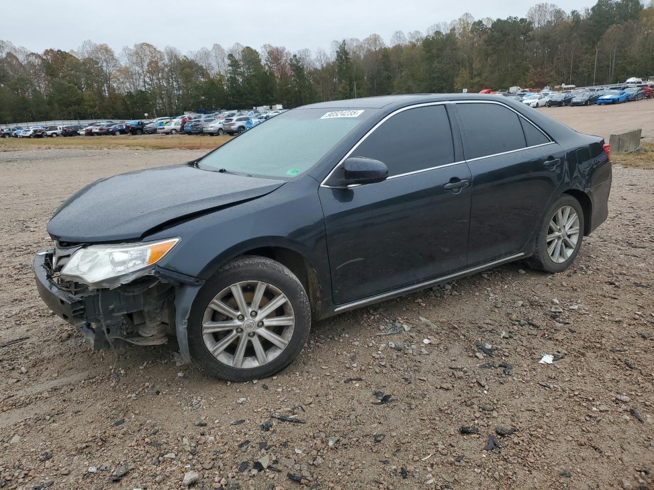 Toyota Camry Base Image 1