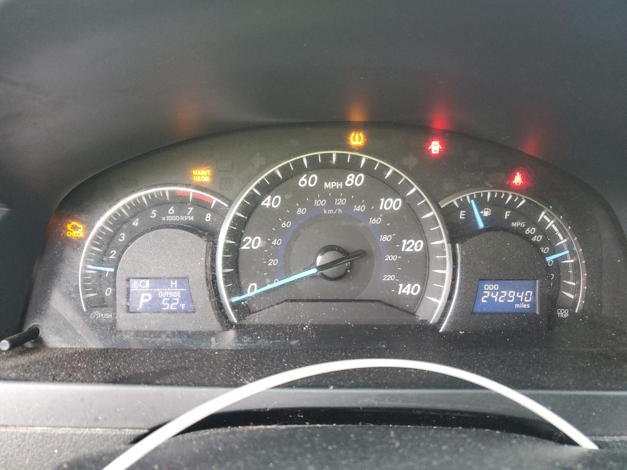 Toyota Camry Base Image 8