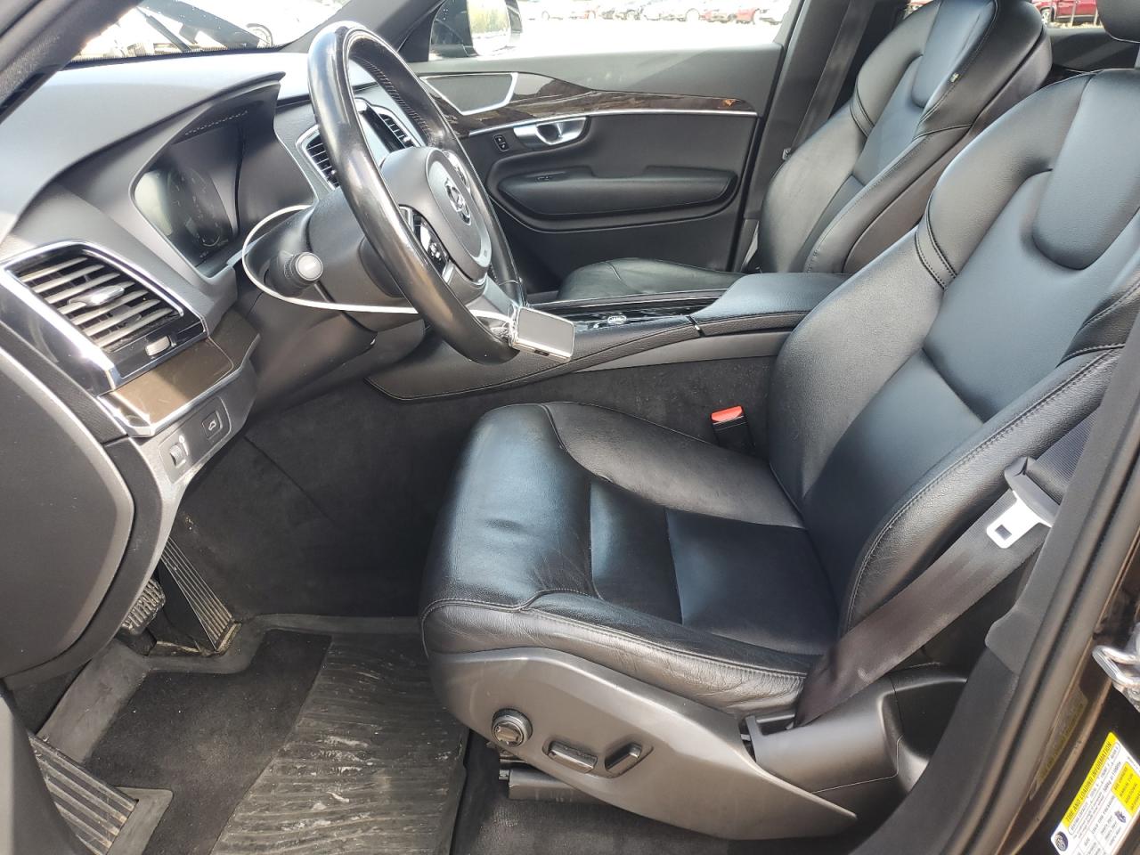 Volvo XC90 T5 Image 3