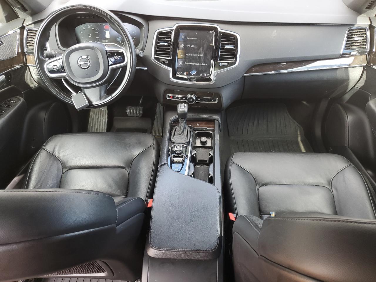Volvo XC90 T5 Image 11