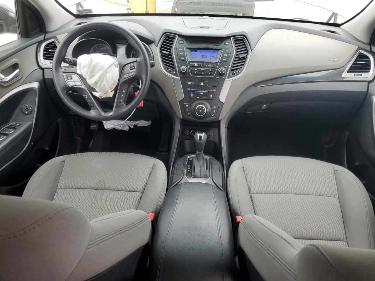 Hyundai SANTA FE Image 9