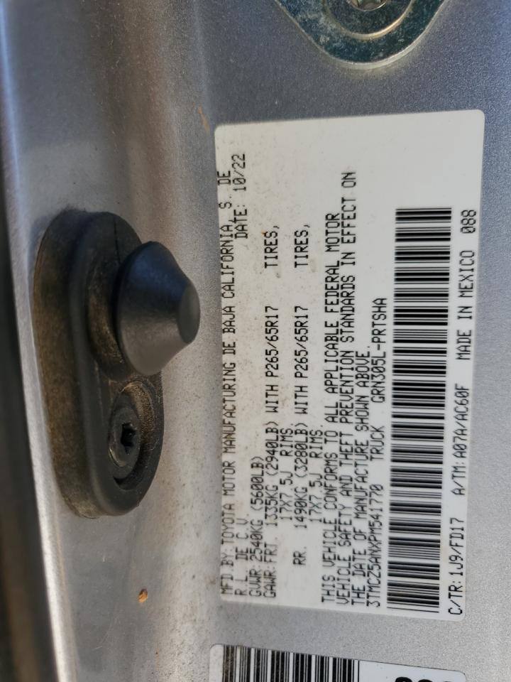 Toyota Tacoma Double Cab Image 3