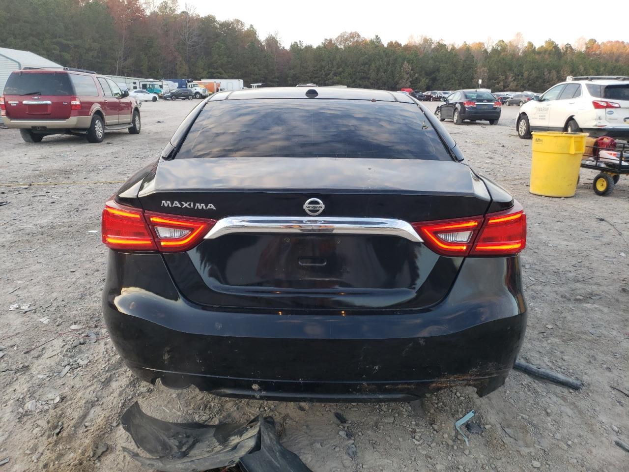 Nissan Maxima 3.5s Image 4