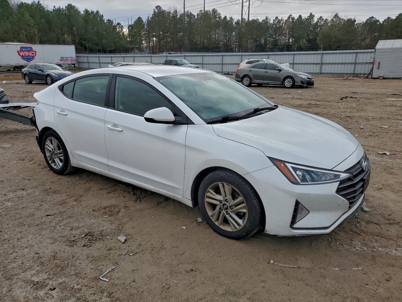 Hyundai ELANTRA Sel Image 2