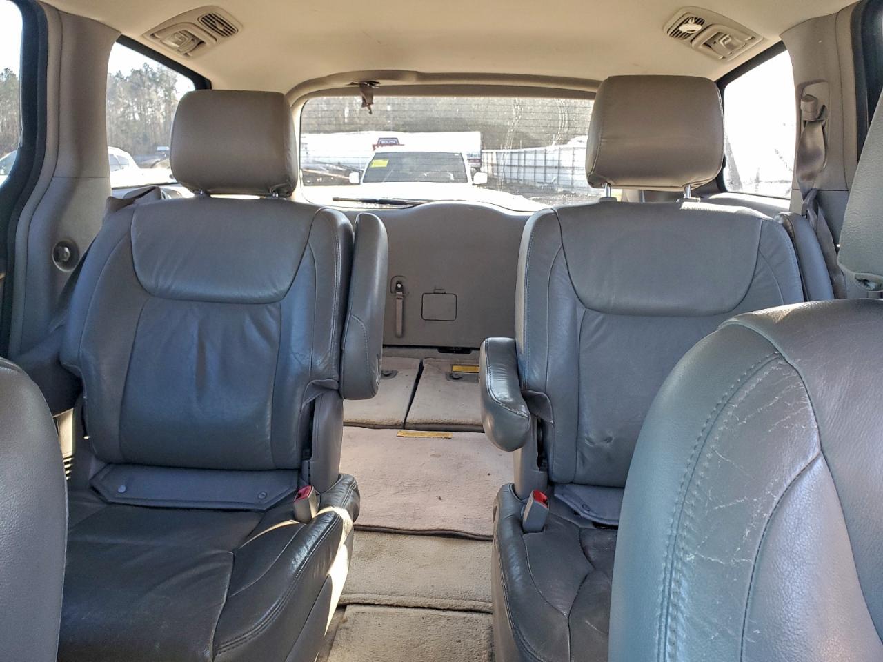 Toyota Sienna Xle Image 6