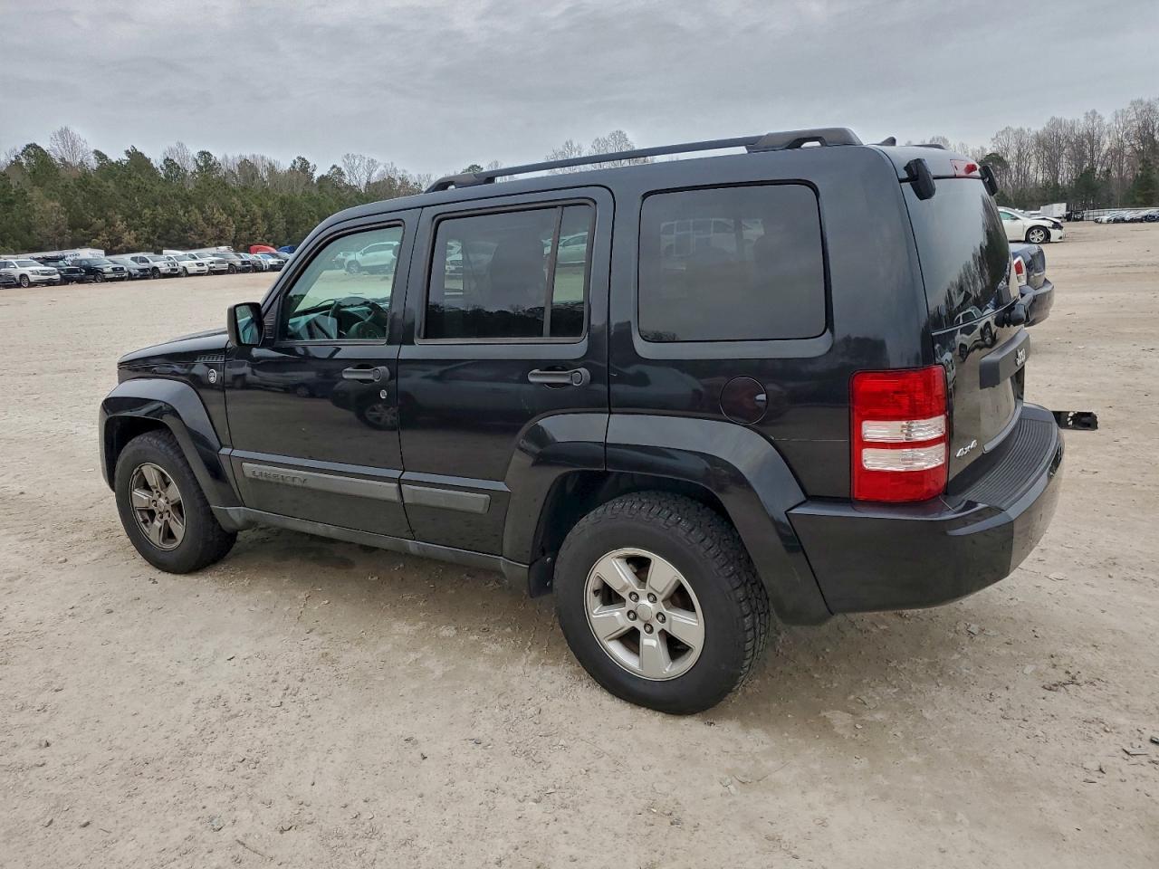 Jeep Liberty Sport Image 2