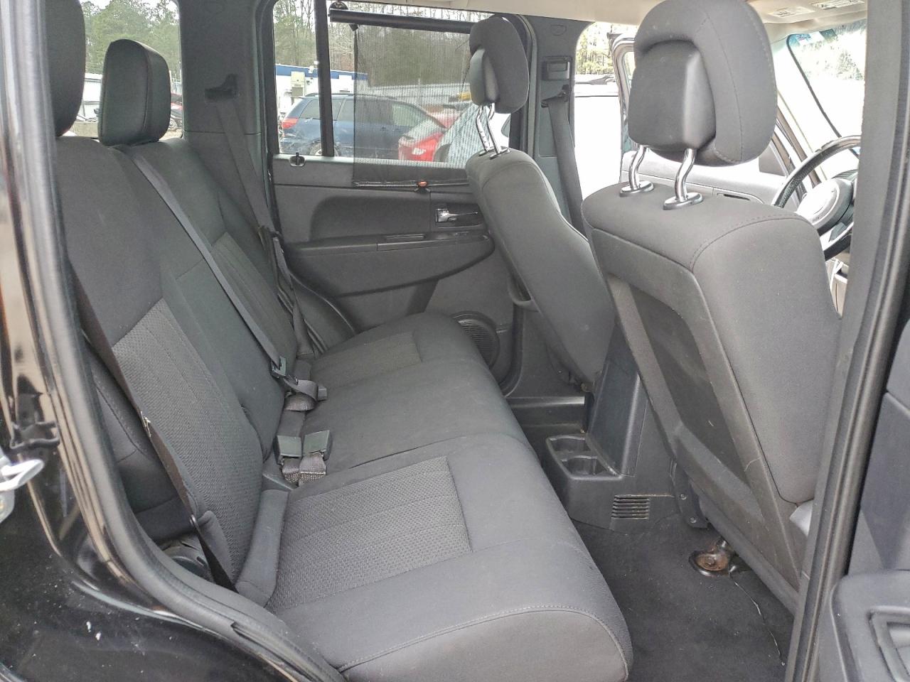 Jeep Liberty Sport Image 9