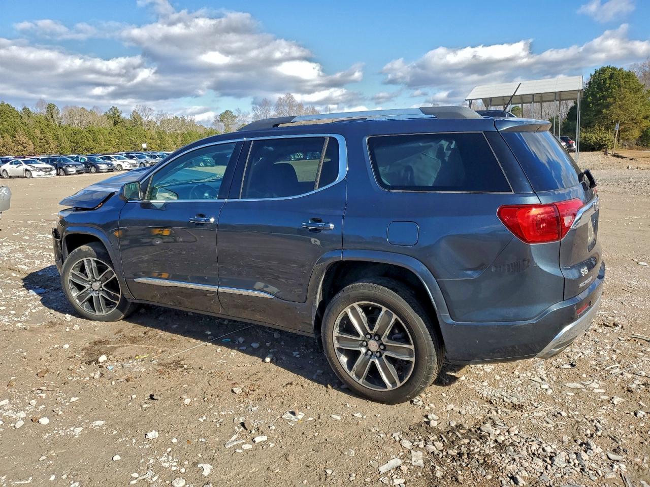 GMC Acadia Denali Image 12