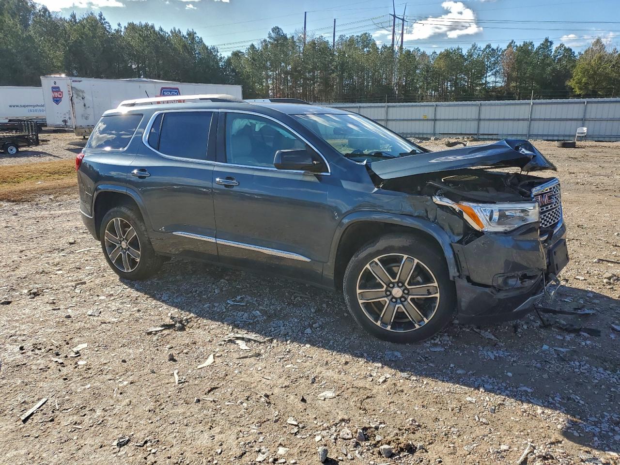 GMC Acadia Denali Image 4