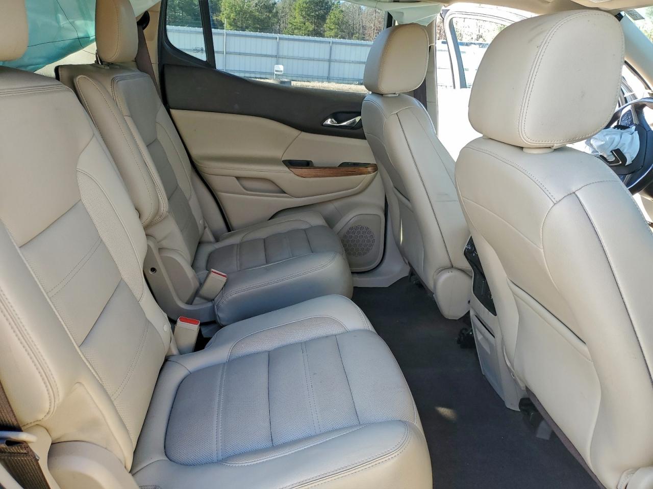 GMC Acadia Denali Image 8