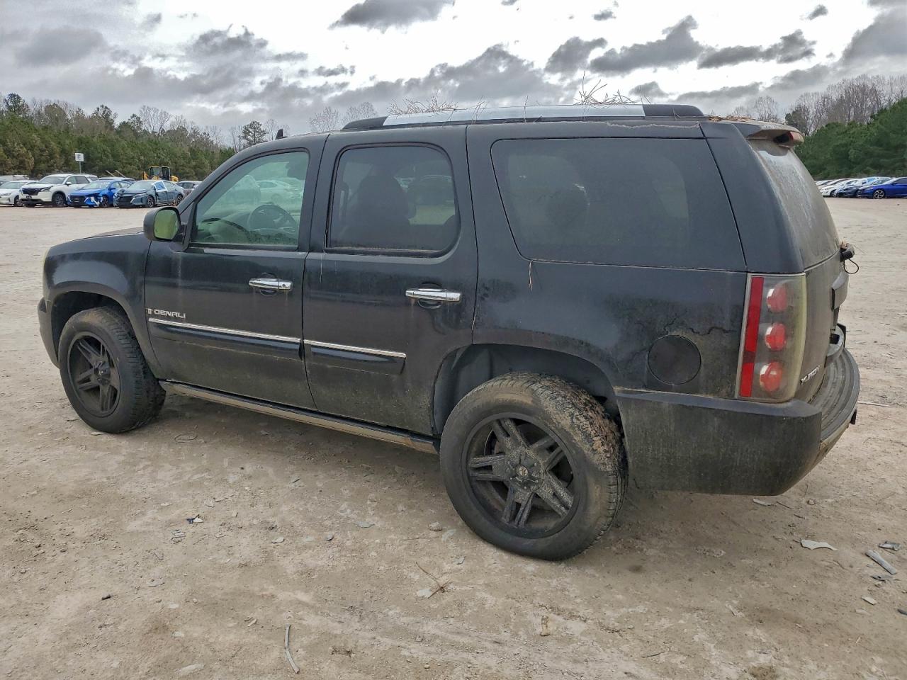 GMC Yukon Denali Image 2