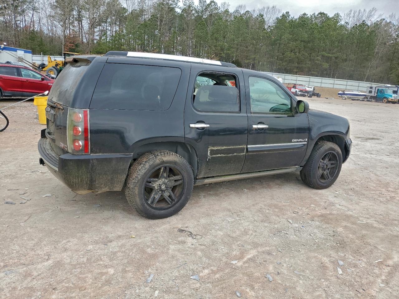 GMC Yukon Denali Image 7