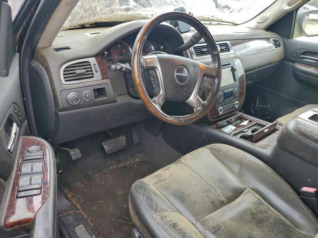 GMC Yukon Denali Image 9