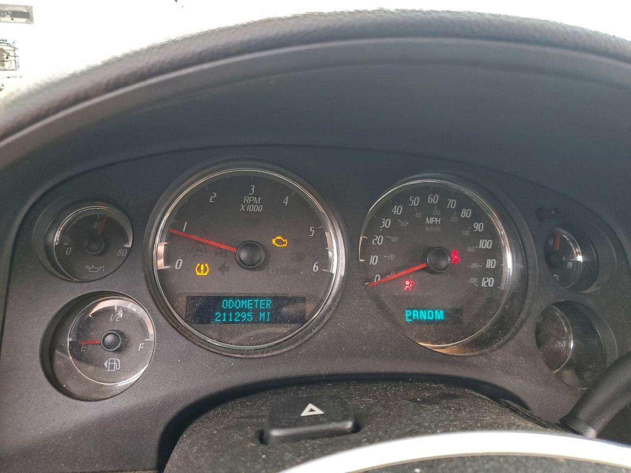 GMC Yukon Denali Image 13