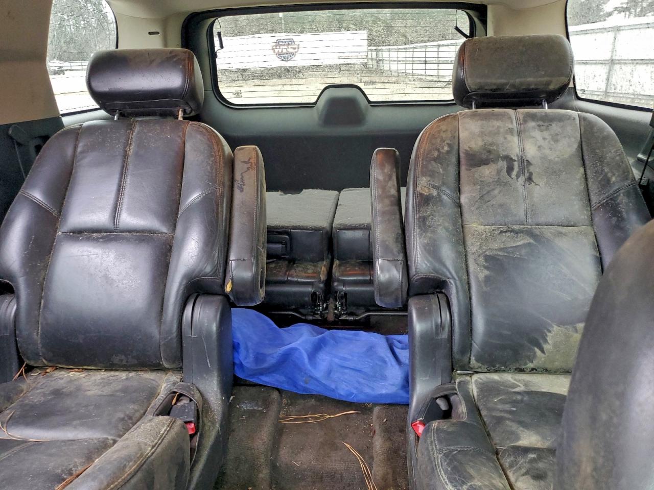 GMC Yukon Denali Image 4