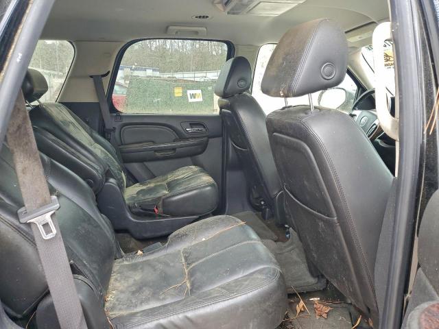 GMC Yukon Denali Image 8