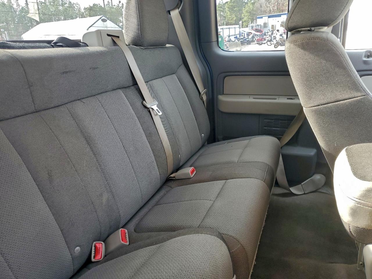 Ford F-150 Super Cab Image 8