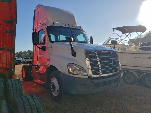  Salvage Freightliner Cascadia 1