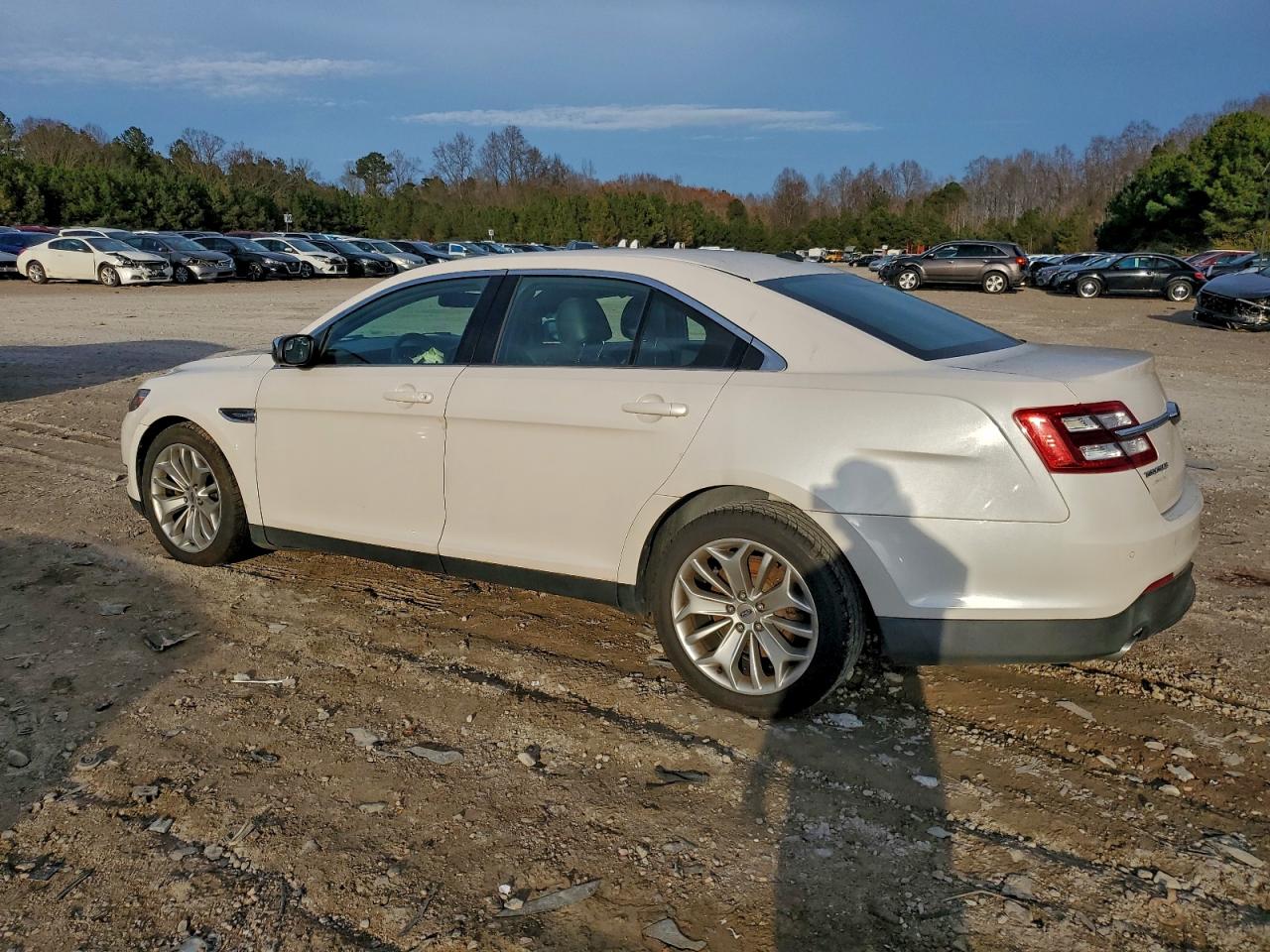 Ford Taurus Limited Image 3