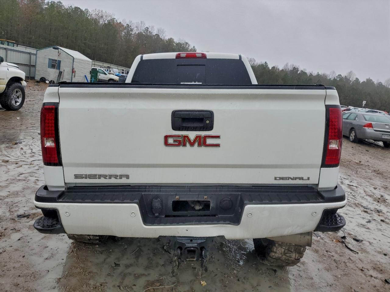 GMC Sierra K2500 Denali Image 7