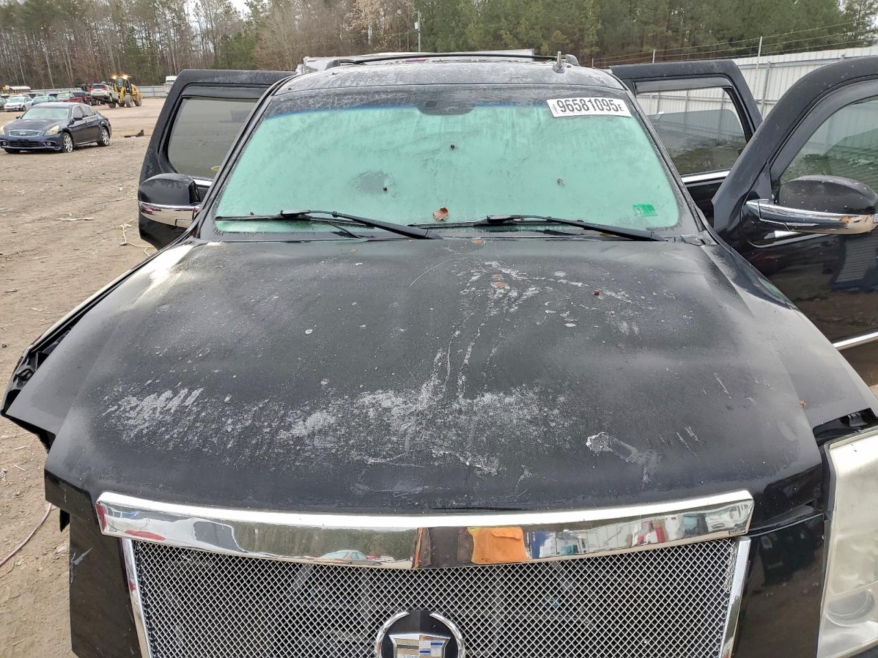 Cadillac Escalade Luxury Image 12