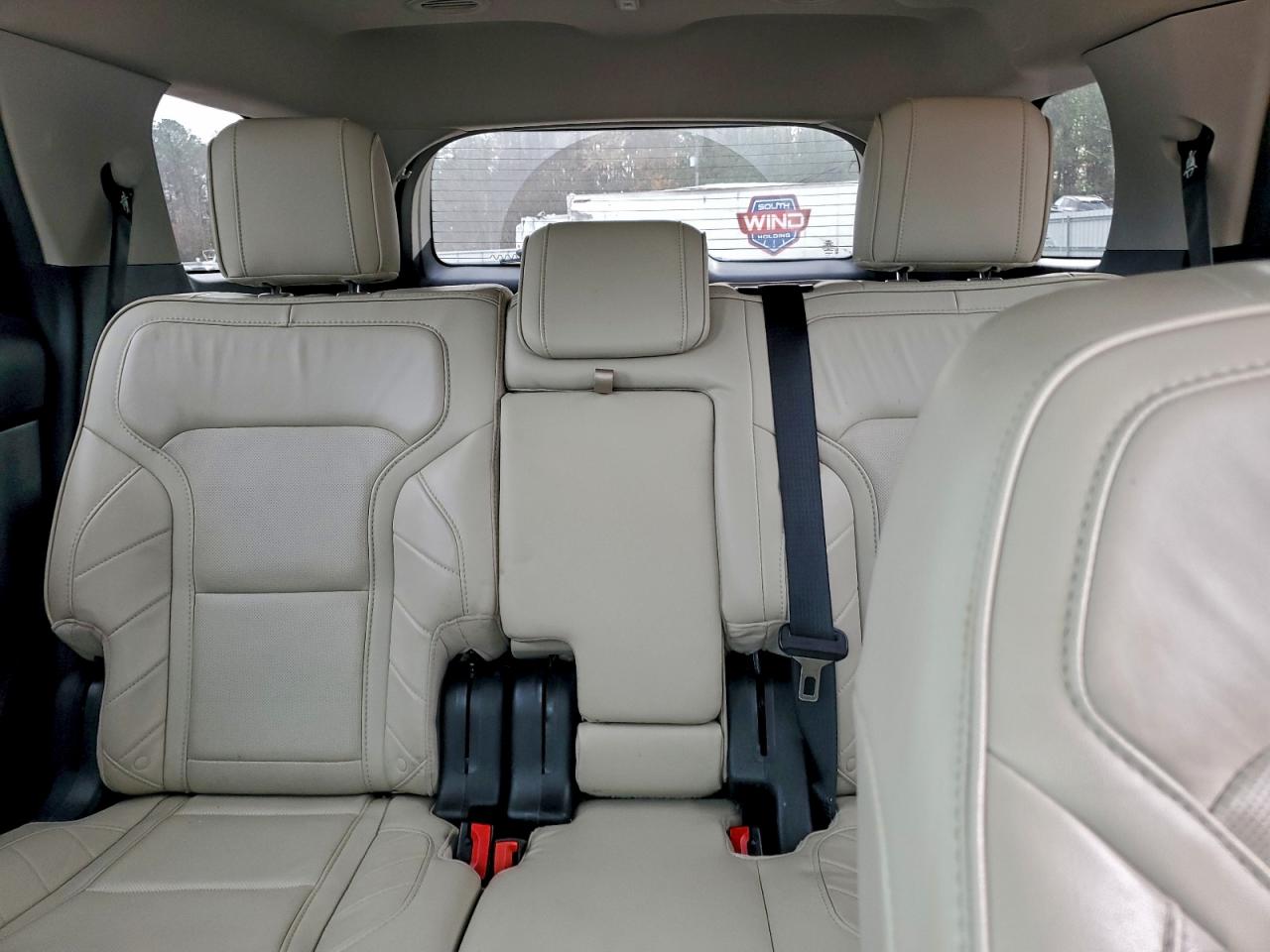 Ford Explorer Limited Image 4