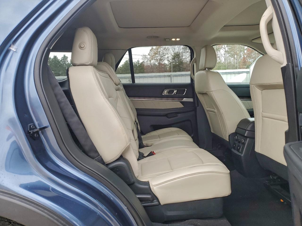 Ford Explorer Limited Image 9