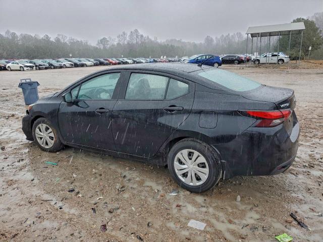 Nissan Versa S Image 2