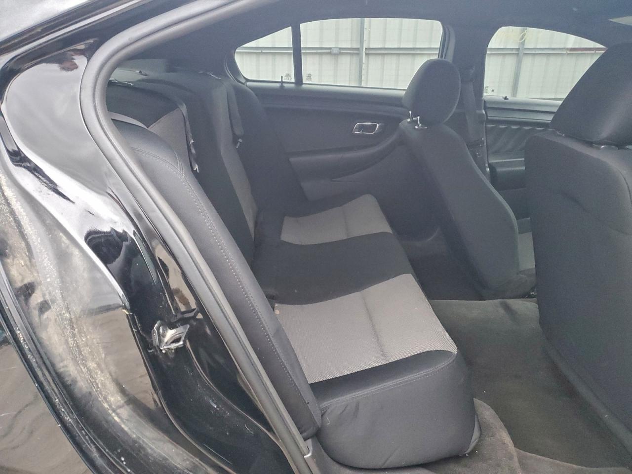 Ford Taurus Police Interceptor Image 10