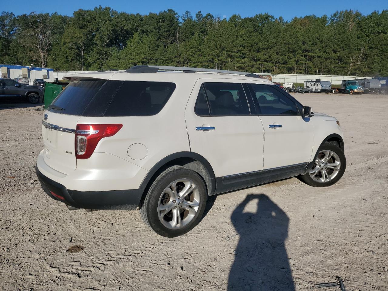 Ford Explorer Limited Image 11
