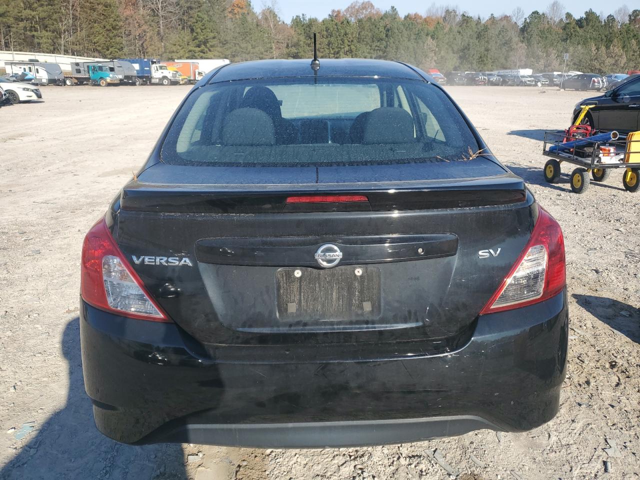 Nissan Versa S Image 3