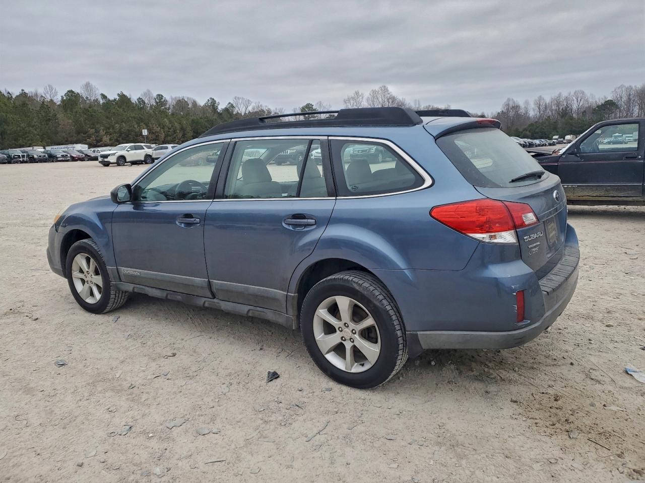 Subaru Outback 2.5i Image 2
