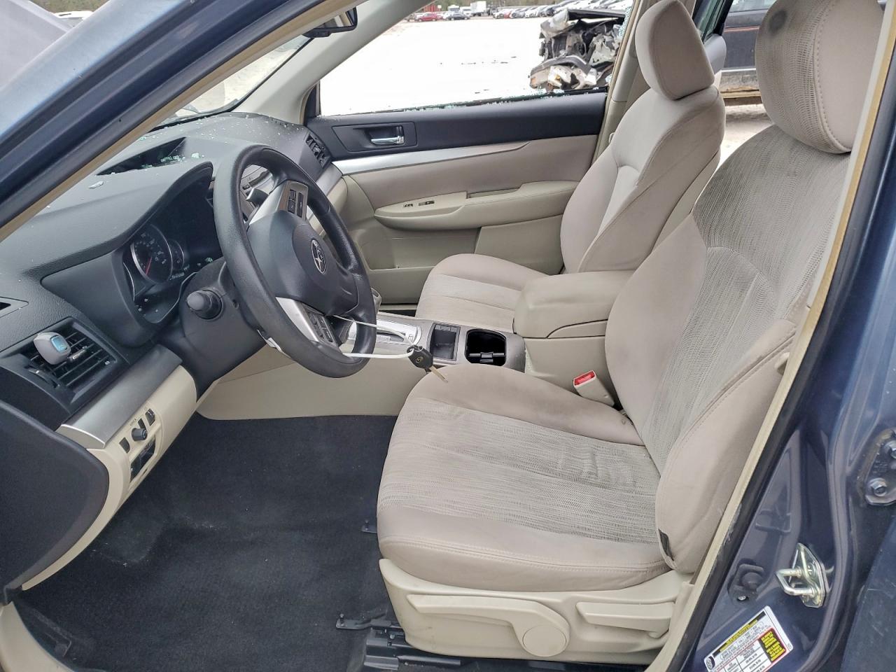 Subaru Outback 2.5i Image 9